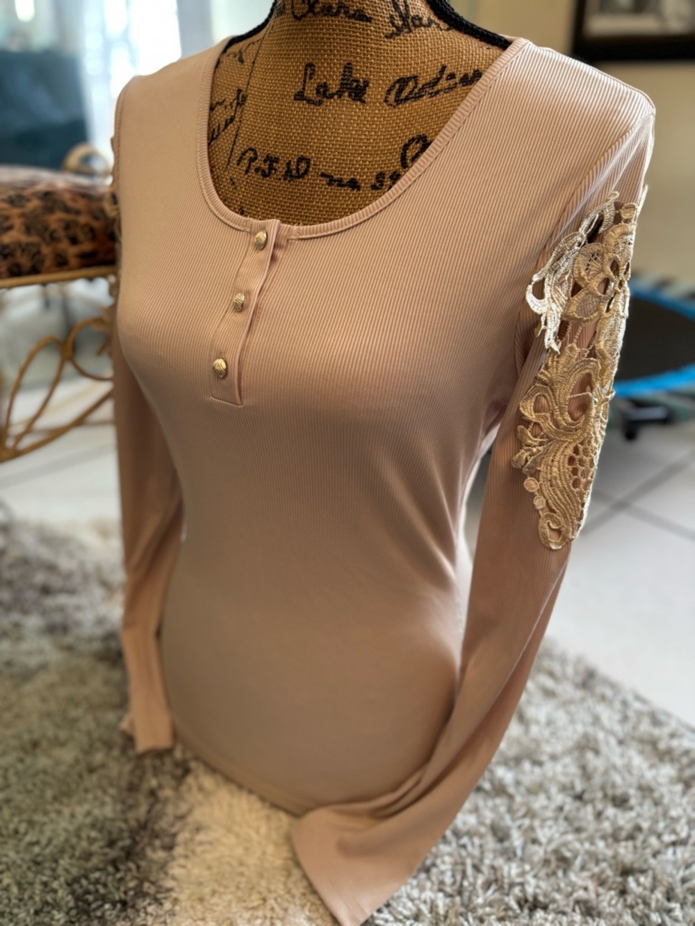 chic Blush Ribbed Henley with Lace-Sleeve Accent